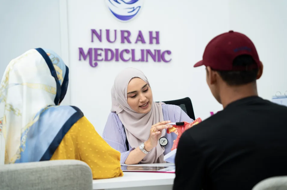 Konsultasi bersama doktor di Nurah Mediclinic Puncak Alam