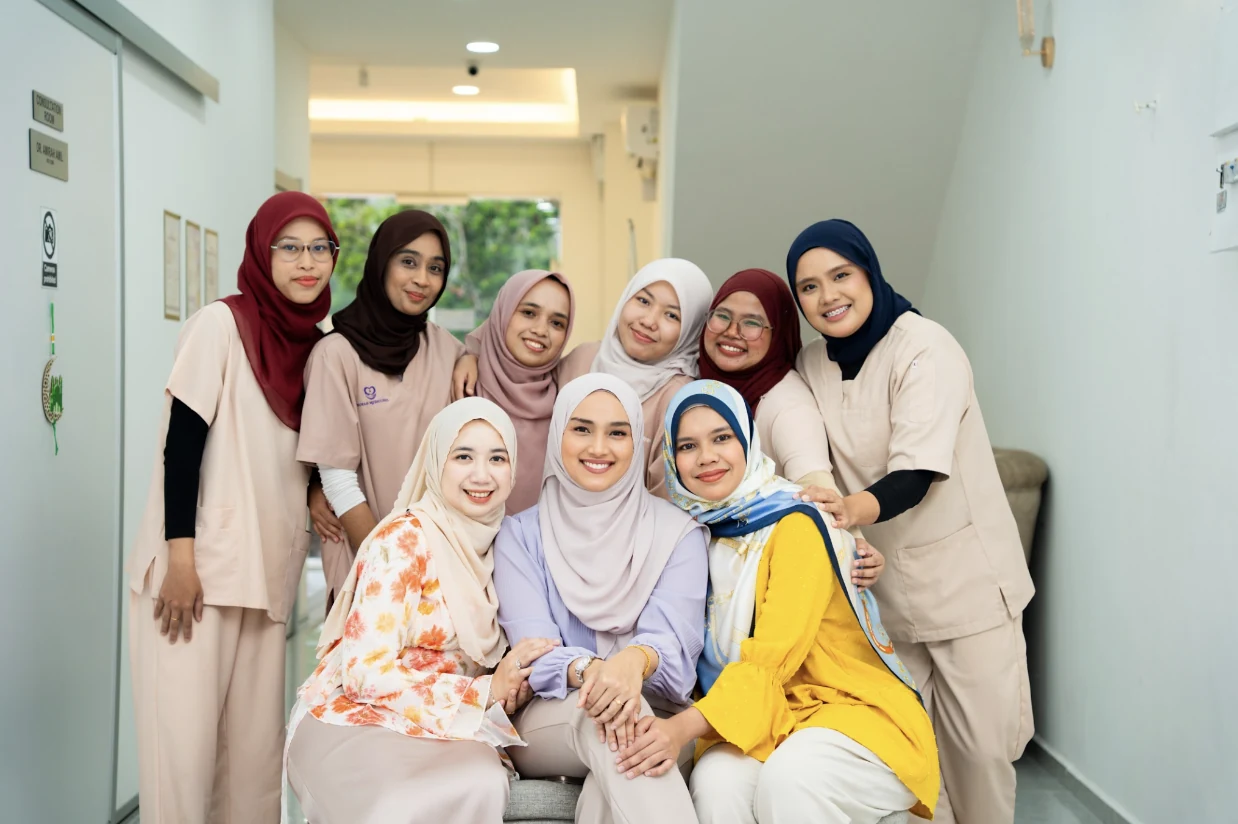 Pasukan Nurah Mediclinic Puncak Alam bersama Dr Amirah Amil